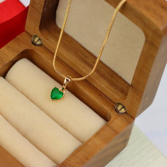 "Tiny Green Heart Pendant in Gold Plated Brass, XPPT1302 - Picture 10 of 12
